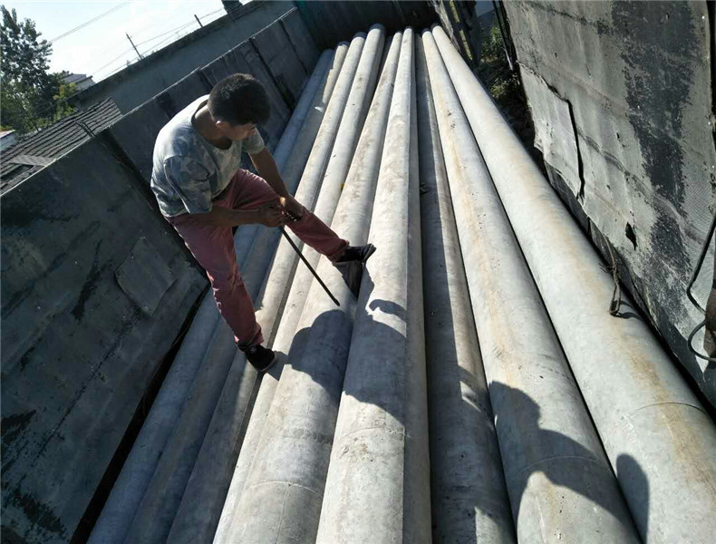 發(fā)海南島三亞市310/350大彎矩電桿20根