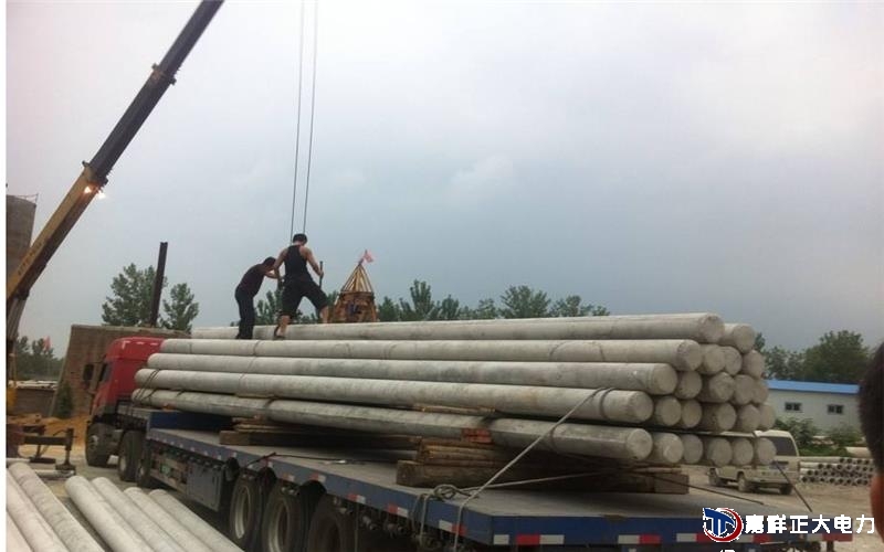 電線桿在安裝接地裝量前的涵驗(yàn)對于臨時(shí)斷電的線路，在保護(hù)性接地安裝前架線工必需確認(rèn)線路己停電